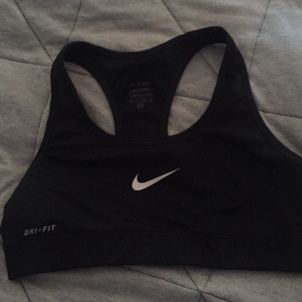 XS Black nike sports bra